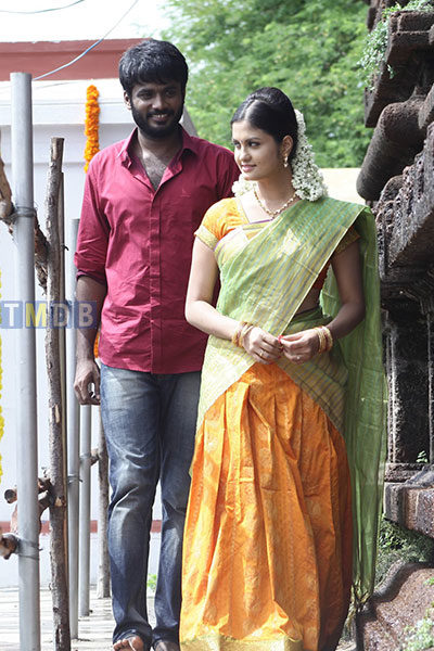அழகென்ற சொல்லுக்கு அமுதா / Azhagendra Sollukku Amudha (2016)