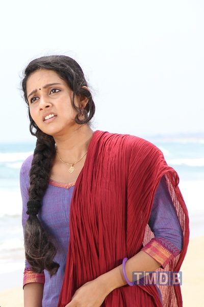 Ennamo Nadakkudhu (2014)