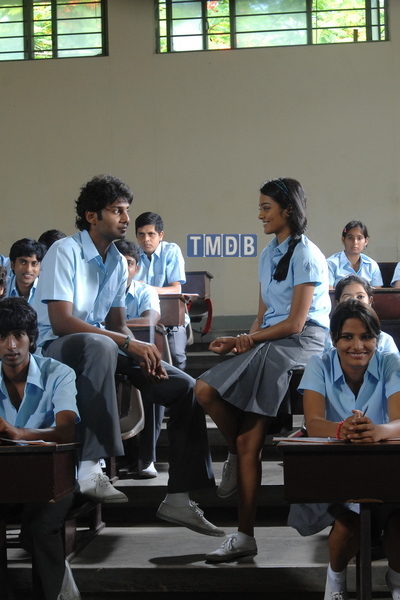 Pon Maalai Pozhudhu (2013)