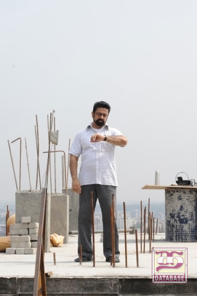 Unnaipol Oruvan (2009)