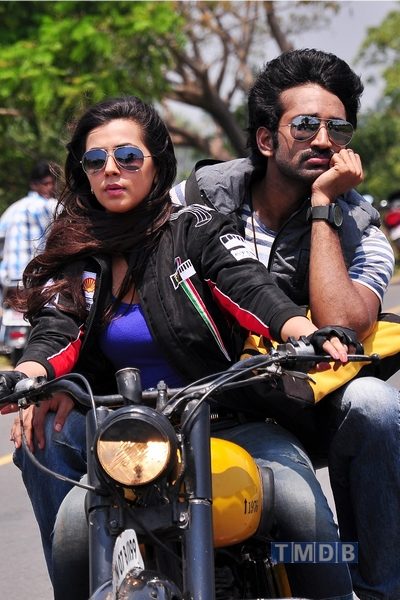 Yaagavarayinum Naa Kakka (2015)